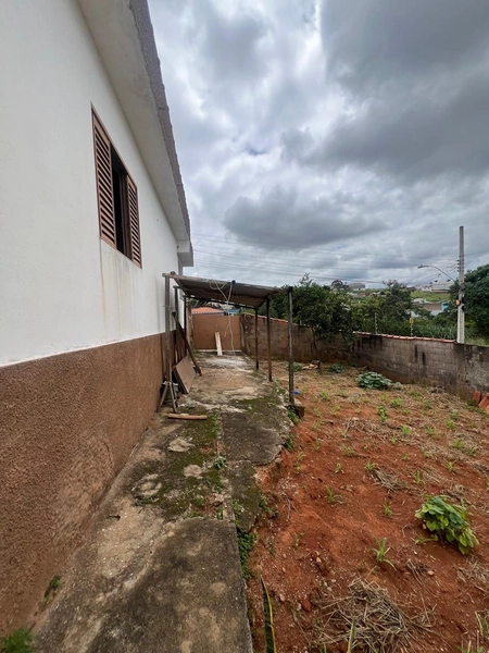 Casa de esquina por 260 mil: 12ª foto da galeria de imagens do imóvel