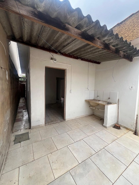 Casa de esquina por 260 mil: 10ª foto da galeria de imagens do imóvel