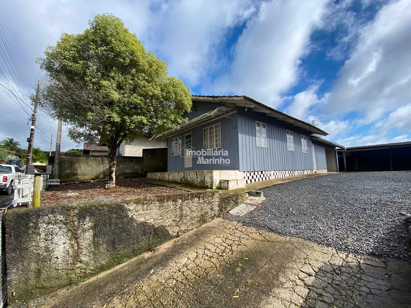 Terreno com residência e excelente potencial comercial no Centro de Campo Alegre/SC: 2ª foto da galeria de imagens do imóvel