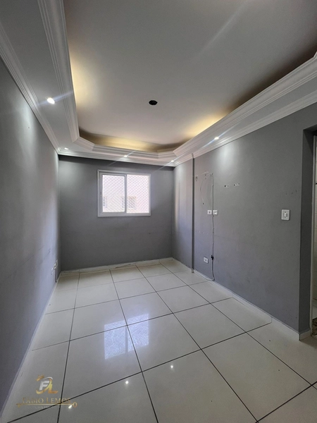 UM DORMITORIO C/M PISCINA : 2ª foto da galeria de imagens do imóvel