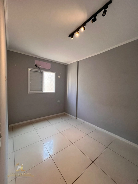 UM DORMITORIO C/M PISCINA : 4ª foto da galeria de imagens do imóvel