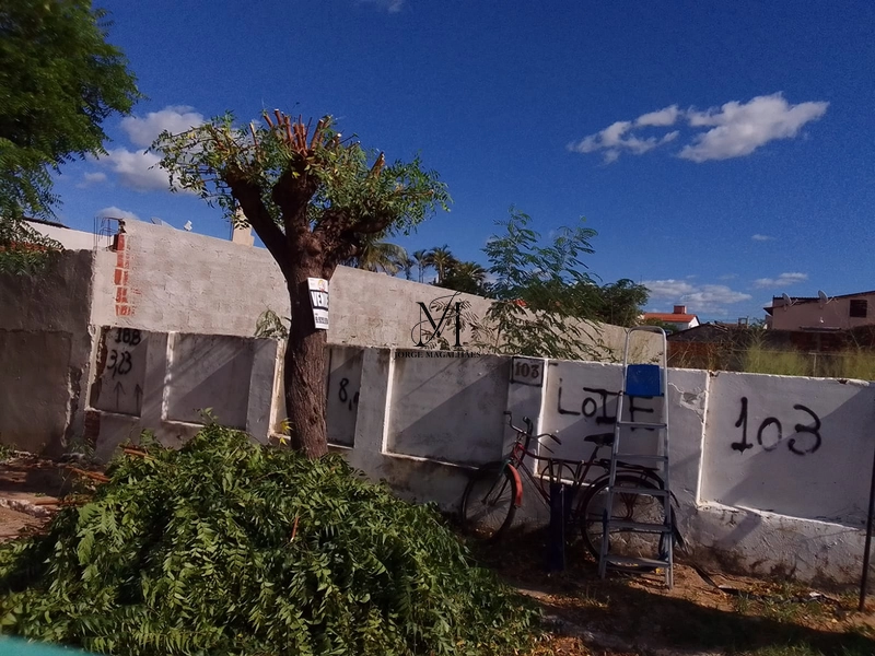 Ótimo terreno  no centro de Santa Quitéria, ideal para uma casa ampla.: 2ª foto da galeria de imagens do imóvel