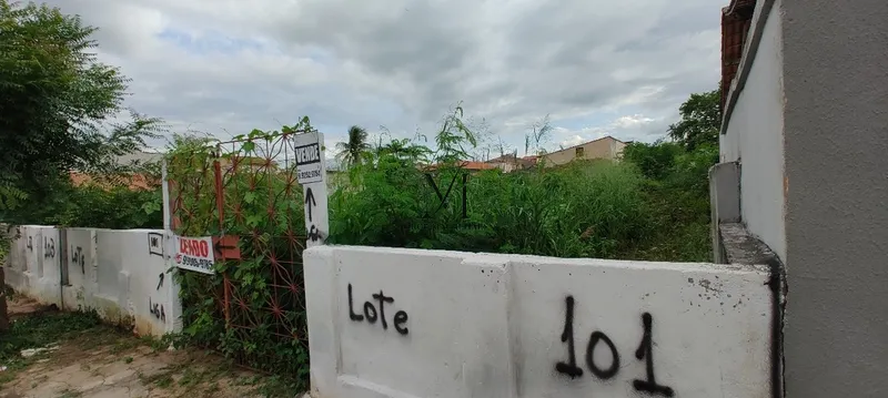 Ótimo terreno  no centro de Santa Quitéria, ideal para uma casa ampla.: 4ª foto da galeria de imagens do imóvel