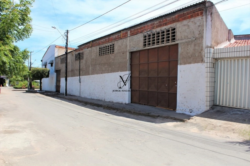 CASA E SALÃO: 1ª foto da galeria de imagens do imóvel