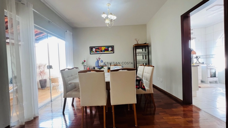 Sobrado de 4 dormitórios no Planalto Paraiso em São Carlos/SP: 4ª foto da galeria de imagens do imóvel