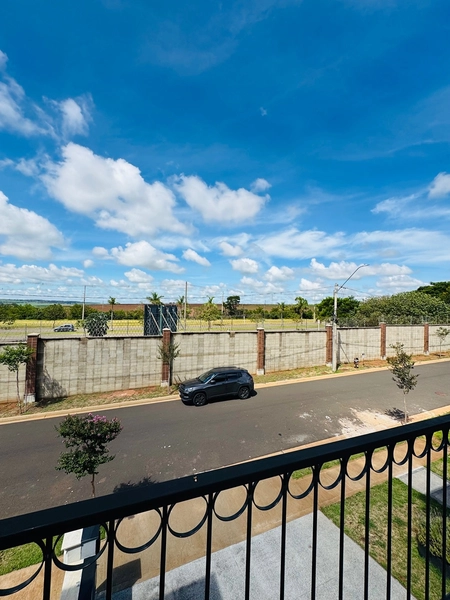Casa contemporânea com 4 Suítes e piscina no Condomínio Faber IV no Parque Faber em São Carlos/SP: 11ª foto da galeria de imagens do imóvel