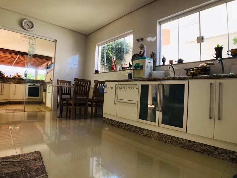 SOBRADO DE 4 SUÍTES E PISCINA NO COND RES. DAMHA 1 EM SÃO CARLOS/SP: 15ª foto da galeria de imagens do imóvel