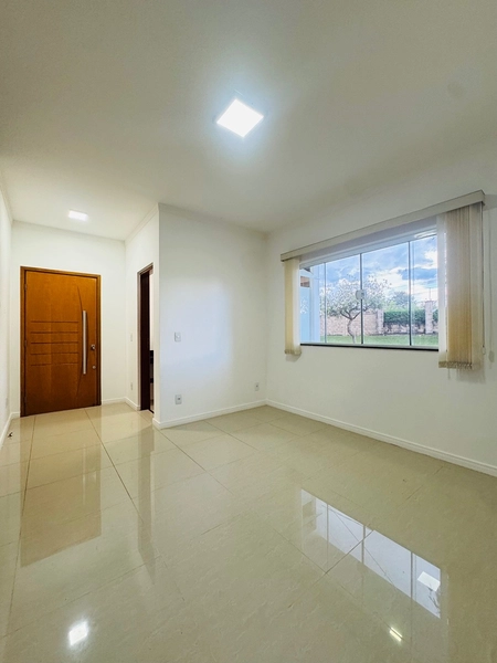 Sobrado de 3 suítes e quintal gramado no Condomínio Village damha II em São Carlos/SP.: 2ª foto da galeria de imagens do imóvel