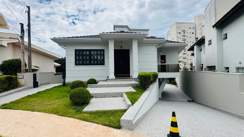 Casa de 5 Suítes e  8 Vagas Cobertas no Condomínio Faber I no Parque Faber em São Carlos/SP.: 2ª foto da galeria de imagens do imóvel