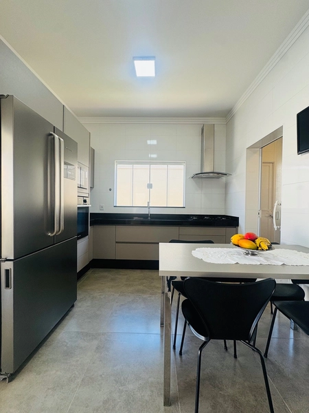 Sobrado de 4 Dormitórios e Piscina no Condomínio Village Damha III em São Carlos/SP.: 14ª foto da galeria de imagens do imóvel