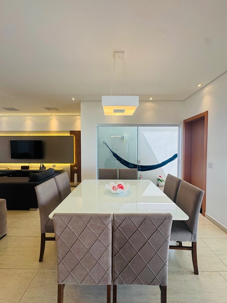 Sobrado de 4 Dormitórios e Piscina no Condomínio Village Damha III em São Carlos/SP.: 8ª foto da galeria de imagens do imóvel