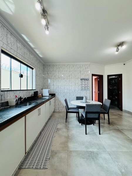 Sobrado de 4 Dormitórios no Planalto Paraíso em São Carlos/SP.: 15ª foto da galeria de imagens do imóvel