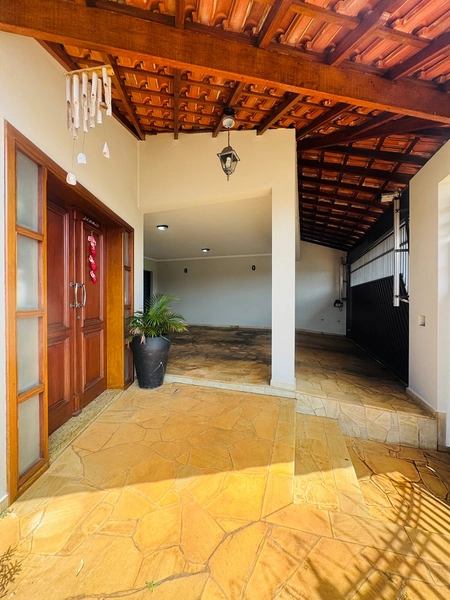 Sobrado de 4 Dormitórios no Planalto Paraíso em São Carlos/SP.: 1ª foto da galeria de imagens do imóvel