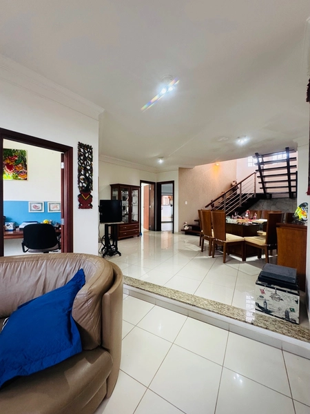 Sobrado de 4 Dormitórios no Planalto Paraíso em São Carlos/SP.: 5ª foto da galeria de imagens do imóvel