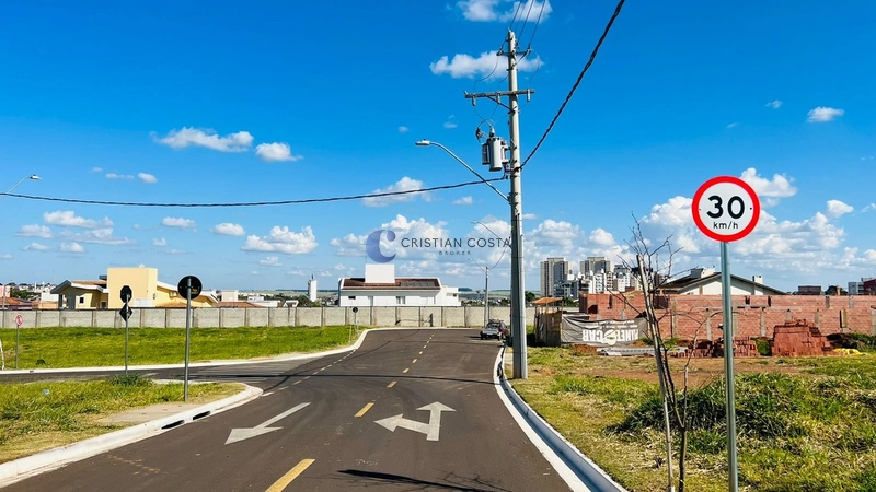 Terreno de 300 m² no condomínio Monte das Araucárias em São Carlos/SP: 4ª foto da galeria de imagens do imóvel