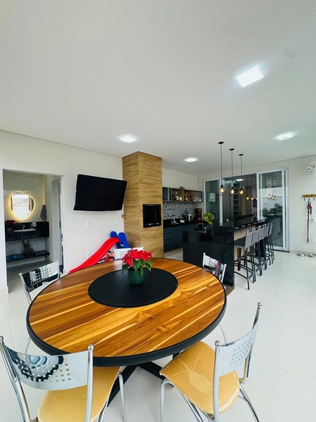 Sobrado de 4 Dormitórios sendo 3 Suítes e Piscina no Condomínio Damha IV em São Carlos/SP.: 24ª foto da galeria de imagens do imóvel