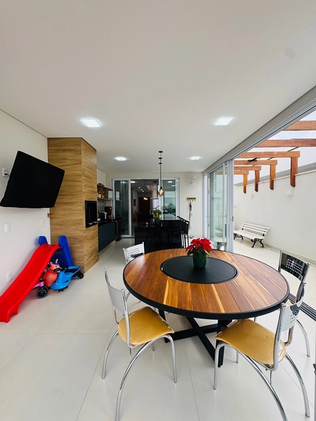 Sobrado de 4 Dormitórios sendo 3 Suítes e Piscina no Condomínio Damha IV em São Carlos/SP.: 26ª foto da galeria de imagens do imóvel