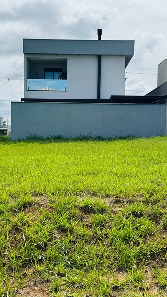 Terreno de 240m² no Condomínio Villeneuve em São Carlos/SP.: 3ª foto da galeria de imagens do imóvel