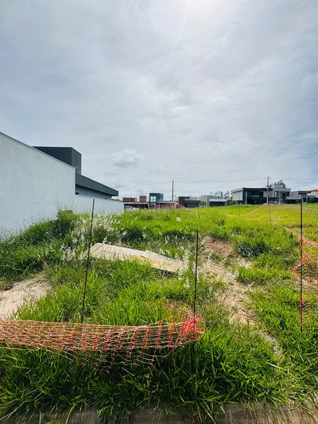 Terreno de 240m² no Condomínio Villeneuve em São Carlos/SP.: 5ª foto da galeria de imagens do imóvel