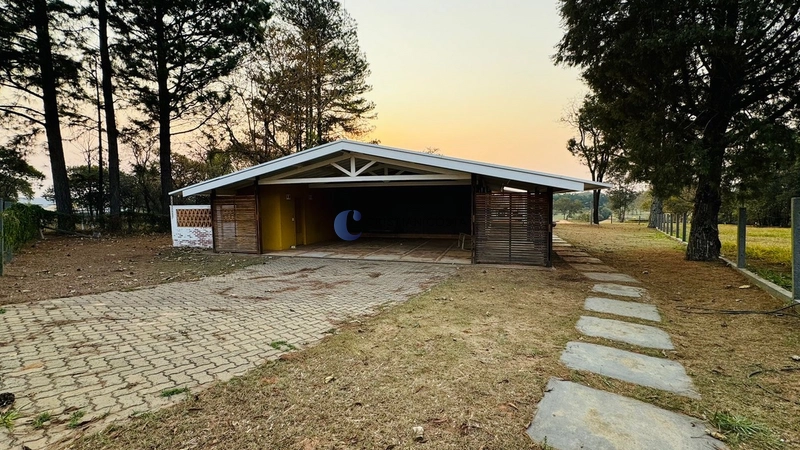Casa de 4 dormitórios e piscina no Cond. Vila Pinhal em Itirapina/SP.: 1ª foto da galeria de imagens do imóvel