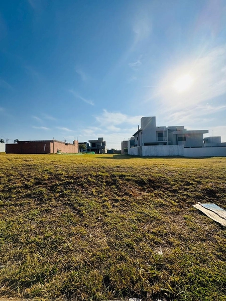 Terreno de 240m² no Residencial Villenueve em São Carlos/SP.: 1ª foto da galeria de imagens do imóvel