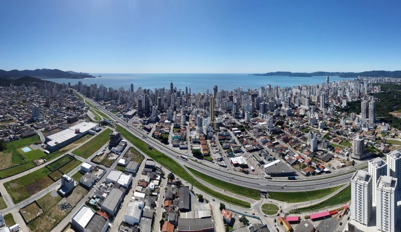 APARTAMENTO EM MEIA PRAIA: 10ª foto da galeria de imagens do imóvel