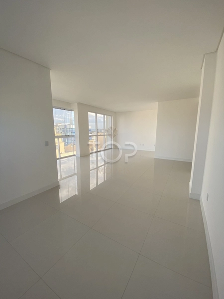 APARTAMENTO PRONTO EM MEIA PRAIA: 1ª foto da galeria de imagens do imóvel