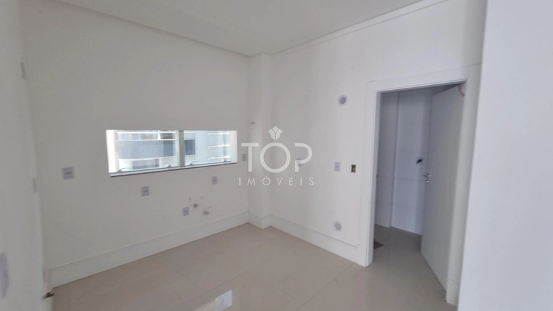 APARTAMENTO EM MEIA PRAIA: 43ª foto da galeria de imagens do imóvel
