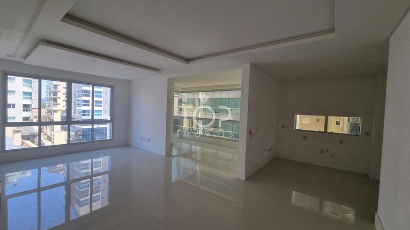 APARTAMENTO EM MEIA PRAIA: 26ª foto da galeria de imagens do imóvel