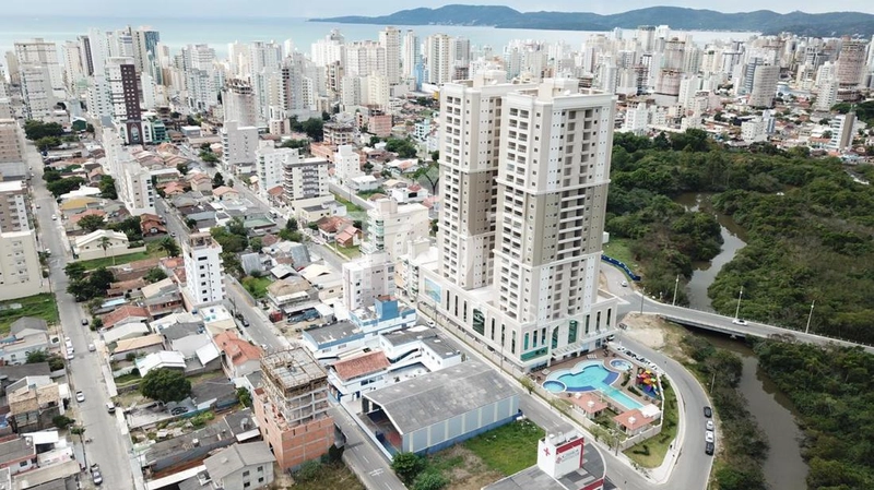 PRONTO PARA MORAR EM MEIA PRAIA! AMPLO TERRACO: 12ª foto da galeria de imagens do imóvel