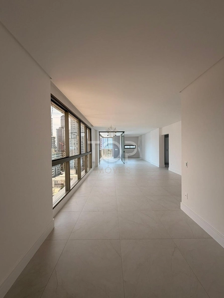 APARTAMENTO PRONTO PARA MORAR NOVO EM MEIA PRAIA: 9ª foto da galeria de imagens do imóvel