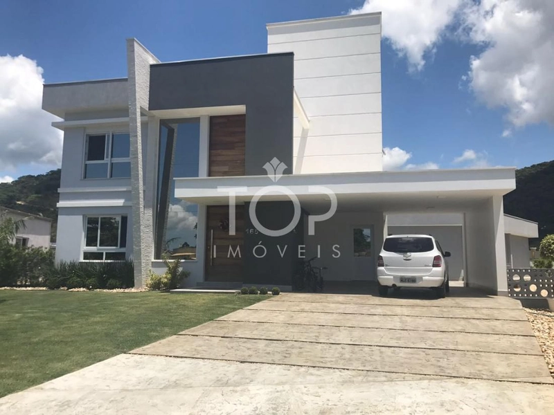 CASA ALTO PADRÃO - FINAMENTE MOBILIADA em Itapema: 2ª foto da galeria de imagens do imóvel