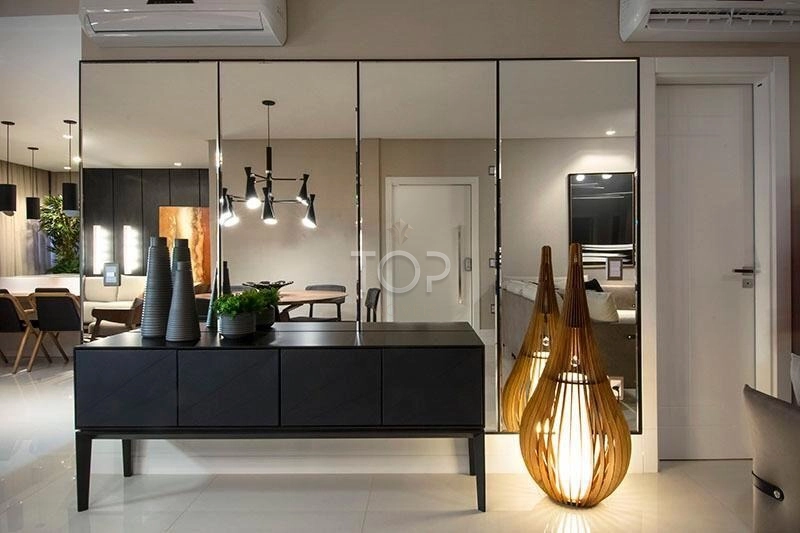 Apartamento quadra mar mobiliado em Meia Praia: 1ª foto da galeria de imagens do imóvel