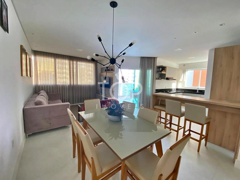 APARTAMENTO COM ÓTIMA LOCALIZAÇÃO EM MEIA PRAIA.: 1ª foto da galeria de imagens do imóvel