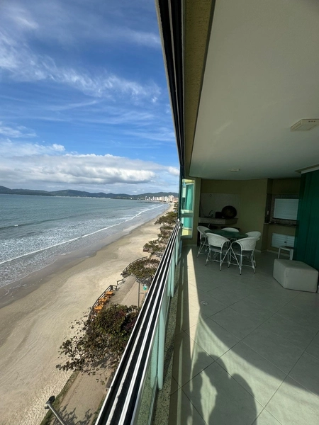 LINDO APARTAMENTO FRENTE MAR.: 1ª foto da galeria de imagens do imóvel
