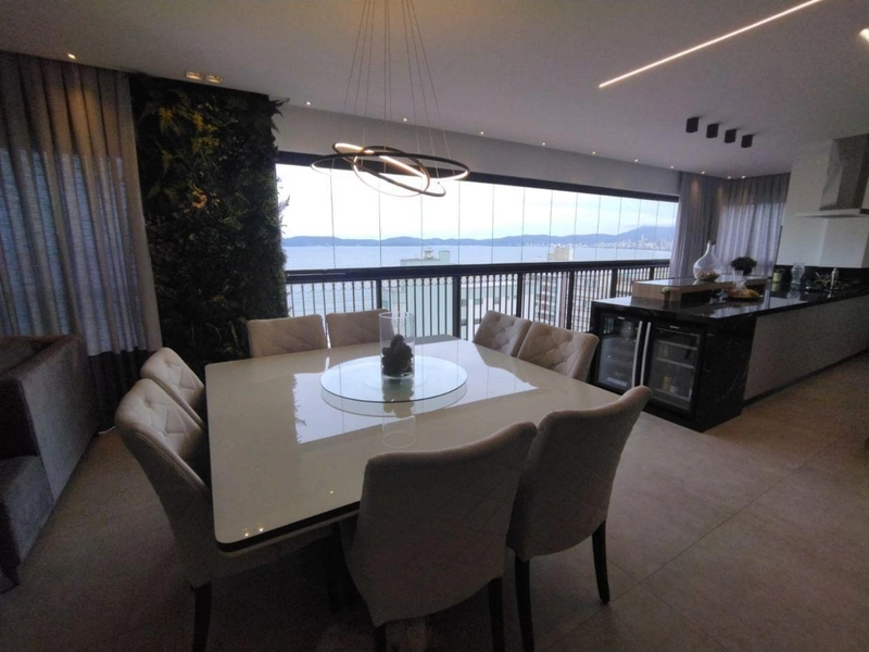 LINDO APARTAMENTO MOBILIADO EM ITAPEMA: 3ª foto da galeria de imagens do imóvel