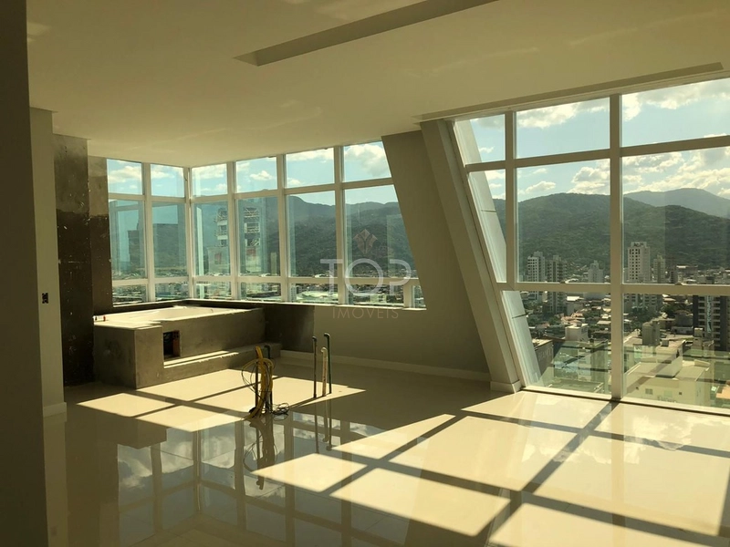COBERTURA DUPLEX EM MEIA PRAIA: 4ª foto da galeria de imagens do imóvel