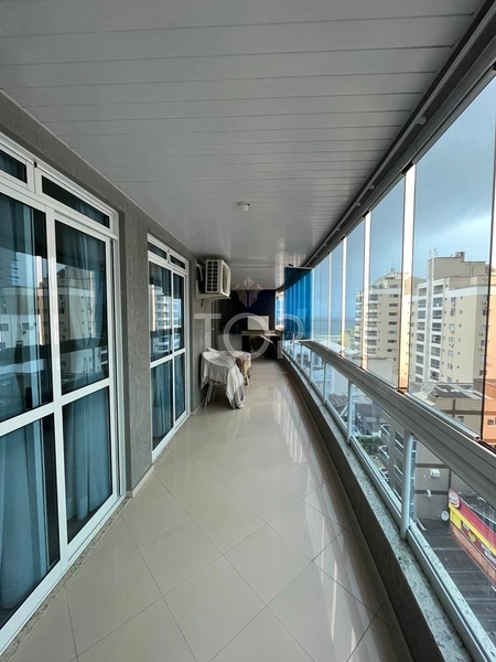 APARTAMENTO NO CORAÇÃO DE MEIA PRAIA: 3ª foto da galeria de imagens do imóvel