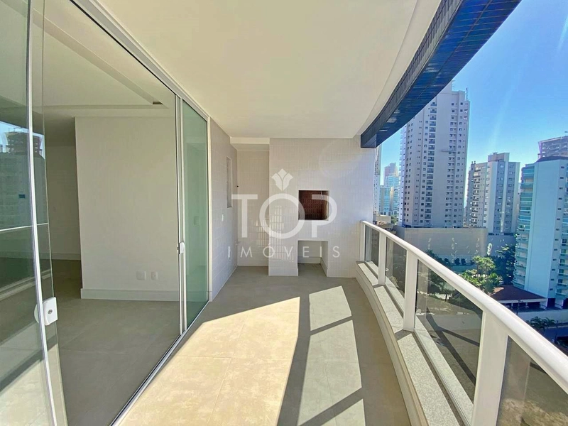 APARTAMENTO FINAMENTE MOBILIADO EM MEIA PRAIA: 1ª foto da galeria de imagens do imóvel