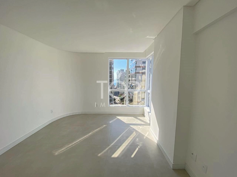APARTAMENTO FINAMENTE MOBILIADO EM MEIA PRAIA: 30ª foto da galeria de imagens do imóvel