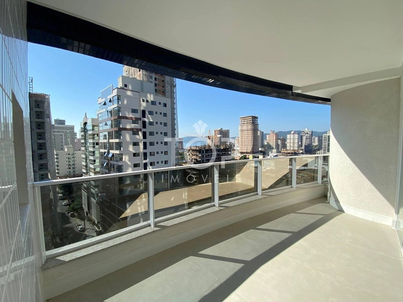 APARTAMENTO FINAMENTE MOBILIADO EM MEIA PRAIA: 2ª foto da galeria de imagens do imóvel