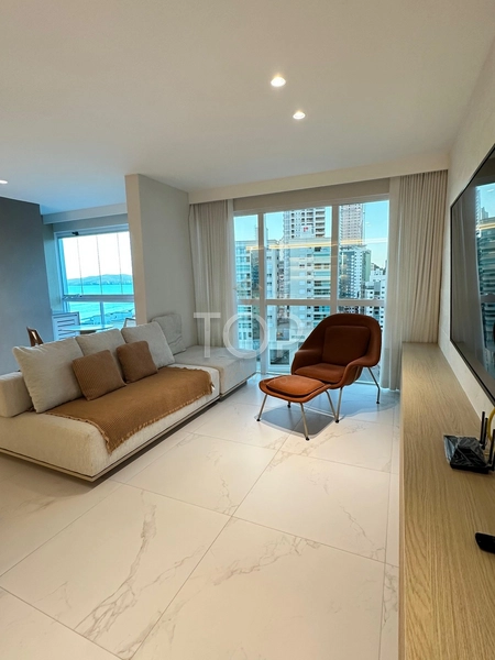 FINAMENTE MOBILIADO COM VISTA PARA O MAR EM ITAPEMA: 1ª foto da galeria de imagens do imóvel