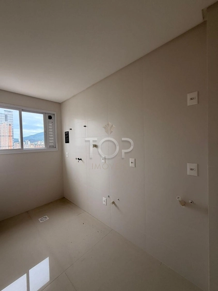 APARTAMENTO FRENTE AVENIDA ALTO PADRAO MEIA PRAIA: 10ª foto da galeria de imagens do imóvel