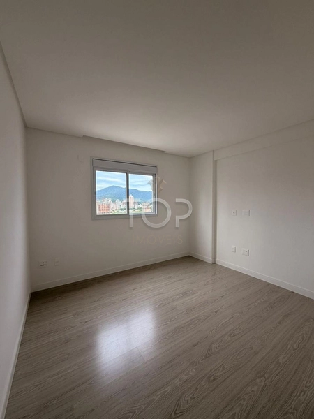 APARTAMENTO FRENTE AVENIDA ALTO PADRAO MEIA PRAIA: 3ª foto da galeria de imagens do imóvel