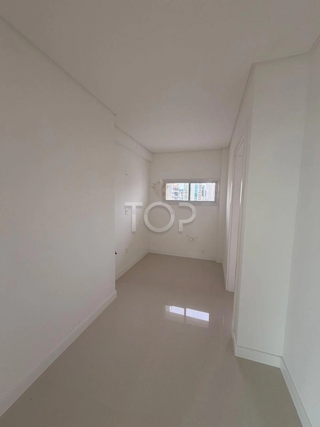 APARTAMENTO FRENTE AVENIDA ALTO PADRAO MEIA PRAIA: 9ª foto da galeria de imagens do imóvel
