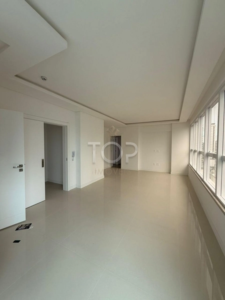 APARTAMENTO FRENTE AVENIDA ALTO PADRAO MEIA PRAIA: 4ª foto da galeria de imagens do imóvel