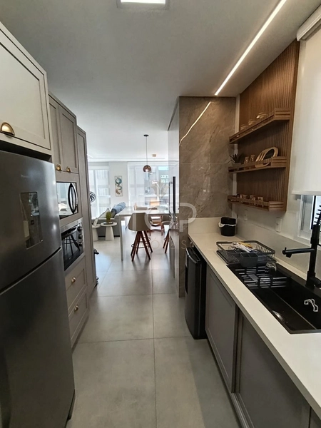 1 Apartamento por andar na Quadra mar em Meia Praia: 2ª foto da galeria de imagens do imóvel