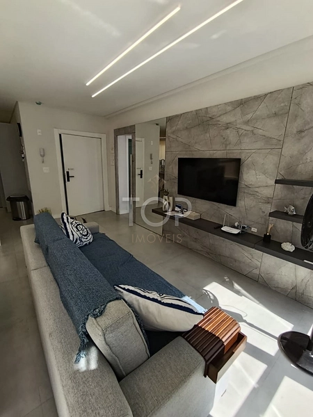 1 Apartamento por andar na Quadra mar em Meia Praia: 1ª foto da galeria de imagens do imóvel