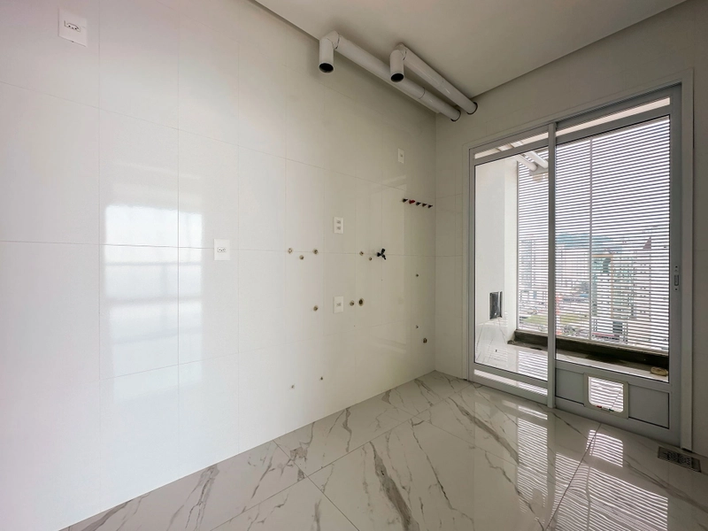 APARTAMENTO FRENTE MAR PRONTO EM MEIA PRAIA: 11ª foto da galeria de imagens do imóvel