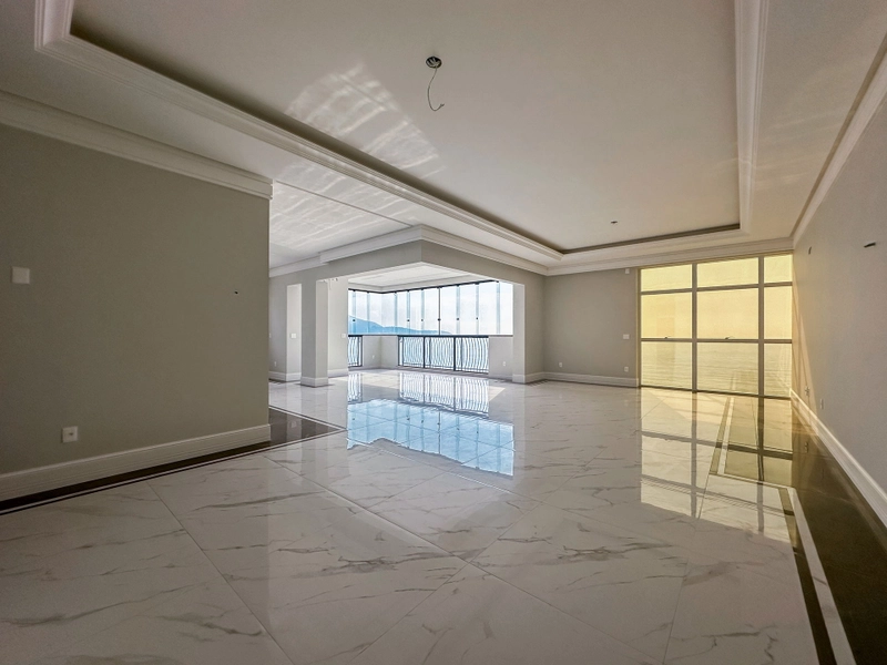APARTAMENTO FRENTE MAR PRONTO EM MEIA PRAIA: 8ª foto da galeria de imagens do imóvel
